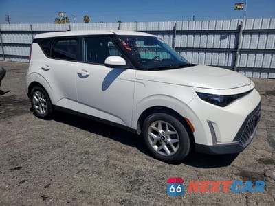 Czwarte zdjęcie samochodu z boku: 2023 KIA SOUL LX VIN:KNDJ23AU1P7888812 - miniatura