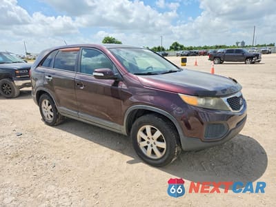 Czwarte zdjęcie samochodu z boku: 2012 KIA SORENTO LX VIN:5XYKT3A16CG202753 - miniatura