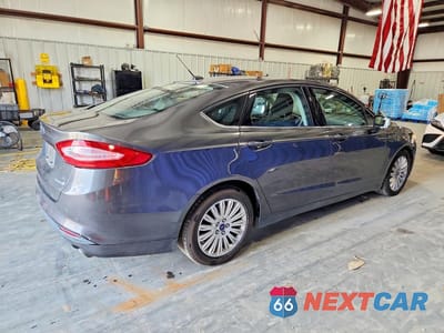Trzecie zdjęcie samochodu z tyłu: 2016 FORD FUSION SE HYBRID VIN:3FA6P0LU3GR147255 - miniatura
