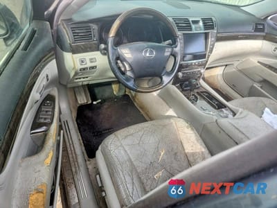 Zdjęcie 8 z 12 samochodu: 2012 LEXUS LS 460 VIN:JTHBL5EF9C5109458 - miniatura