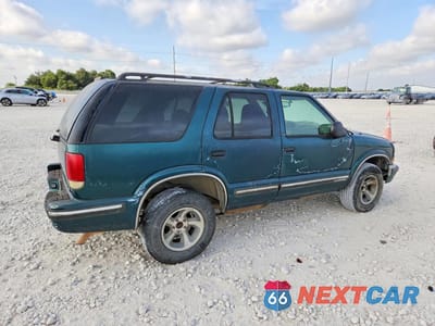 Trzecie zdjęcie samochodu z tyłu: 1998 CHEVROLET BLAZER VIN:1GNCS13W3W2252004 - miniatura