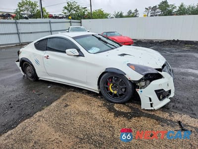 Czwarte zdjęcie samochodu z boku: 2010 HYUNDAI GENESIS COUPE 2.0T R-SPEC VIN:KMHHT6KD6AU027707 - miniatura