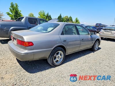 Trzecie zdjęcie samochodu z tyłu: 2000 TOYOTA CAMRY CE VIN:4T1BG22K9YU670547 - miniatura