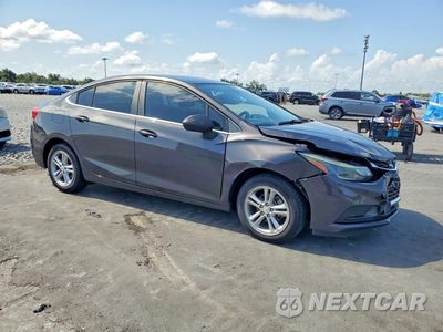 Czwarte zdjęcie samochodu z boku: 2017 CHEVROLET CRUZE LT VIN:1G1BE5SM4H7242325 - miniatura