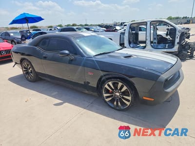 Czwarte zdjęcie samochodu z boku: 2014 DODGE CHALLENGER SRT-8 VIN:2C3CDYCJ3EH137414 - miniatura