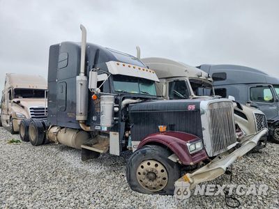 Czwarte zdjęcie samochodu z boku: 2000 FREIGHTLINER CONVENTION - SEMI TRUCK VIN:1FUPCSZB2YPB93420 - miniatura