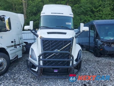 Piąte zdjęcie samochodu w środku: 2025 VOLVO VNL SEMI TRUCK VIN:4V4BC9EH6SN693721 - miniatura