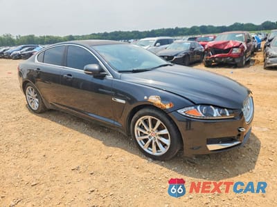 Czwarte zdjęcie samochodu z boku: 2015 JAGUAR XF 2.0T PREMIUM VIN:SAJWA0FS4FPU56181 - miniatura