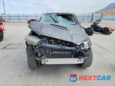 Piąte zdjęcie samochodu w środku: 2019 TOYOTA 4RUNNER TRD OFF-ROAD VIN:JTEBU5JR0K5659351 - miniatura