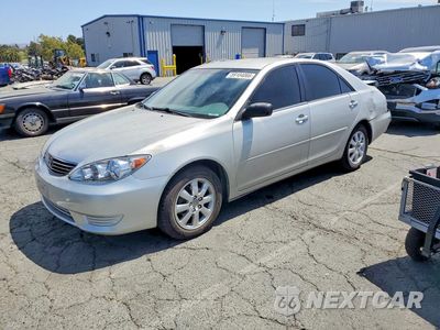2005 TOYOTA CAMRY 4T1BE32K35U037131 - główne zdjęcie licytacji z USA - miniatura