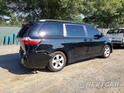 Trzecie zdjęcie samochodu z tyłu: 2018 TOYOTA SIENNA LE VIN:5TDKZ3DC6JS903191 - miniatura