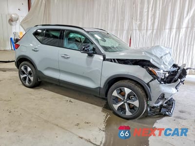 Czwarte zdjęcie samochodu z boku: 2026 VOLVO XC40 PLUS VIN:YV4L12UC3T2795755 - miniatura