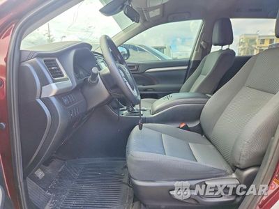 Zdjęcie 7 z 13 samochodu: 2019 TOYOTA HIGHLANDER LE VIN:5TDZARFHXKS058767 - miniatura