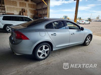 Trzecie zdjęcie samochodu z tyłu: 2013 VOLVO S60 T5 VIN:YV1612FSXD1223281 - miniatura