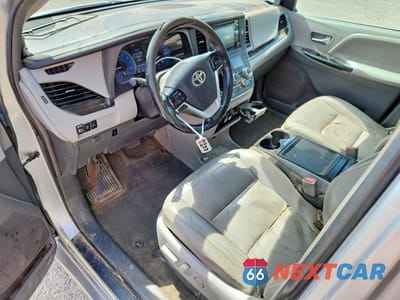 Zdjęcie 8 z 13 samochodu: 2018 TOYOTA SIENNA XLE 8-PASSENGER VIN:5TDYZ3DCXJS916438 - miniatura