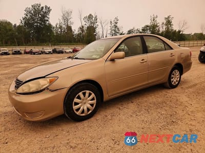 2005 TOYOTA CAMRY LE 4T1BE32K05U540423 - główne zdjęcie licytacji z USA - miniatura