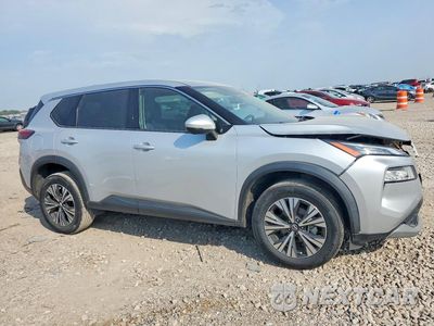 Czwarte zdjęcie samochodu z boku: 2021 NISSAN ROGUE SV VIN:5N1AT3BA1MC707496 - miniatura