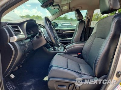 Zdjęcie 7 z 13 samochodu: 2018 TOYOTA HIGHLANDER LE PLUS VIN:5TDBZRFH3JS831801 - miniatura