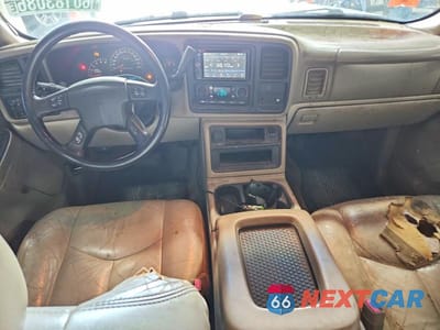 Zdjęcie 8 z 13 samochodu: 2005 CHEVROLET SUBURBAN C1500 VIN:3GNEC16Z55G187349 - miniatura