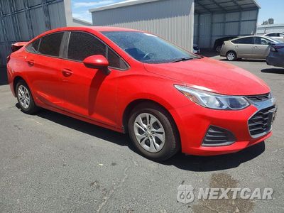 Czwarte zdjęcie samochodu z boku: 2019 CHEVROLET CRUZE VIN:1G1BJ5SM3K7105573 - miniatura