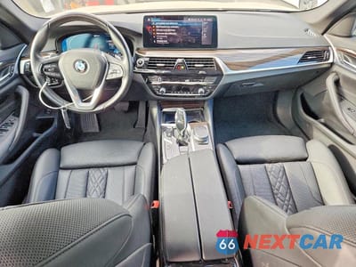 Zdjęcie 8 z 13 samochodu: 2021 BMW 530E VIN:WBA13AG05MCG79565 - miniatura