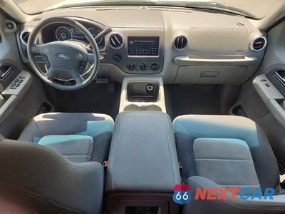 Zdjęcie 8 z 13 samochodu: 2005 FORD EXPEDITION XLT VIN:1FMPU16525LA06234 - miniatura