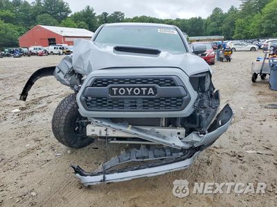 Piąte zdjęcie samochodu w środku: 2017 TOYOTA TACOMA TRD PRO VIN:5TFCZ5AN5HX052723 - miniatura