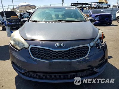 Piąte zdjęcie samochodu w środku: 2016 KIA FORTE LX VIN:KNAFX4A67G5537393 - miniatura