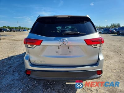 Zdjęcie 6 z 14 samochodu: 2019 TOYOTA HIGHLANDER LE VIN:5TDZARFH3KS047464 - miniatura