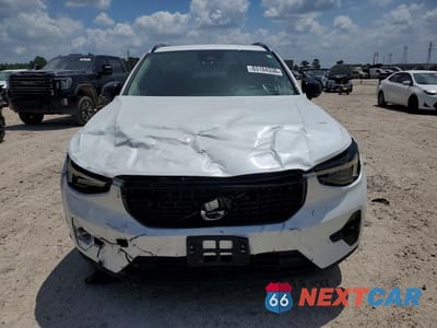 Piąte zdjęcie samochodu w środku: 2023 VOLVO XC40 ULTIMATE VIN:YV4L12UX2P2977293 - miniatura