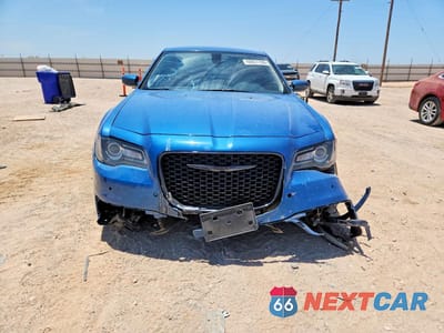 Piąte zdjęcie samochodu w środku: 2022 CHRYSLER 300 TOURING L VIN:2C3CCADG0NH199334 - miniatura