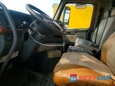 Zdjęcie 7 z 13 samochodu: 2008 VOLVO VHD REFUSE TRUCK VIN:4V5KC9EH48N490718 - miniatura