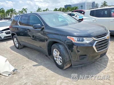 Czwarte zdjęcie samochodu z boku: 2019 CHEVROLET TRAVERSE LS VIN:1GNERFKW6KJ111558 - miniatura