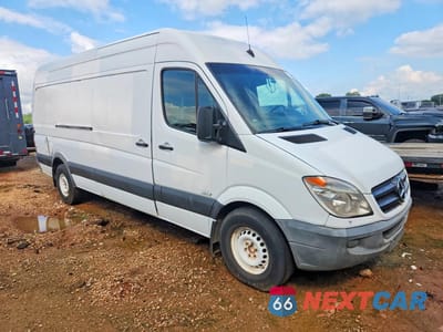 Czwarte zdjęcie samochodu z boku: 2012 MERCEDES-BENZ SPRINTER 2500 DELIVERY VAN VIN:WD3PE8CB7C5610717 - miniatura