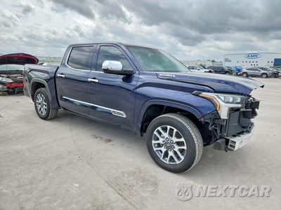 Czwarte zdjęcie samochodu z boku: 2025 TOYOTA TUNDRA 1794 EDITION HV VIN:5TFMC5DB3SX105160 - miniatura