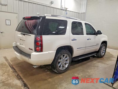 Trzecie zdjęcie samochodu z tyłu: 2013 GMC YUKON DENALI VIN:1GKS2EEF3DR303244 - miniatura
