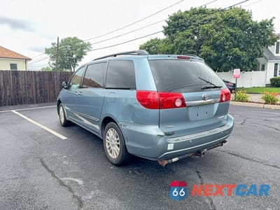 Trzecie zdjęcie samochodu z tyłu: 2007 TOYOTA SIENNA XLE LIMITED 7-PASSENGER VIN:5TDBK22C37S000555 - miniatura