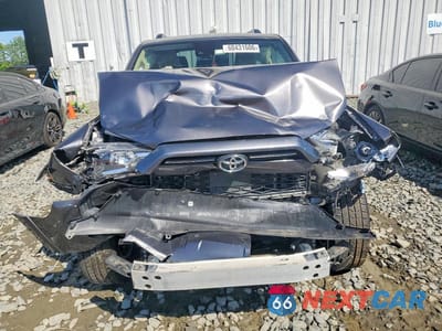 Piąte zdjęcie samochodu w środku: 2021 TOYOTA 4RUNNER SR5 VIN:JTEEU5JR7M5238503 - miniatura