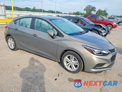 Czwarte zdjęcie samochodu z boku: 2017 CHEVROLET CRUZE LT VIN:3G1BE6SM8HS552825 - miniatura