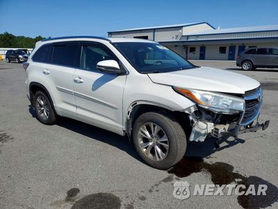 Czwarte zdjęcie samochodu z boku: 2015 TOYOTA HIGHLANDER XLE VIN:5TDJKRFH8FS127634 - miniatura