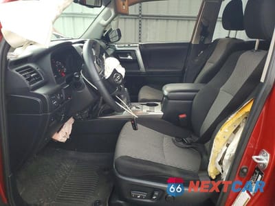 Zdjęcie 7 z 13 samochodu: 2021 TOYOTA 4RUNNER SR5 VIN:JTEEU5JR9M5239488 - miniatura