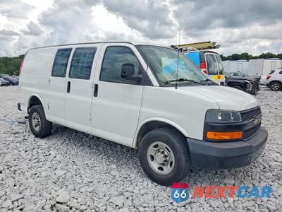Czwarte zdjęcie samochodu z boku: 2019 CHEVROLET EXPRESS G2500 VIN:1GCWGAFP7K1304858 - miniatura