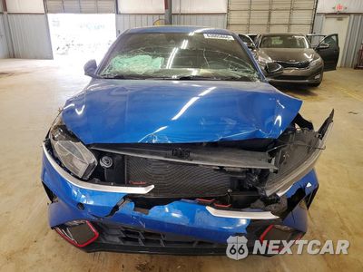 Piąte zdjęcie samochodu w środku: 2023 KIA FORTE GT LINE VIN:3KPF54AD7PE518578 - miniatura