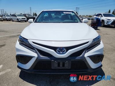 Piąte zdjęcie samochodu w środku: 2023 TOYOTA CAMRY HYBRID SE VIN:4T1S31AK3PU605134 - miniatura