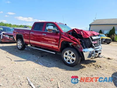 Czwarte zdjęcie samochodu z boku: 2019 GMC SIERRA K2500 SLT VIN:1GT12REGXKF270099 - miniatura