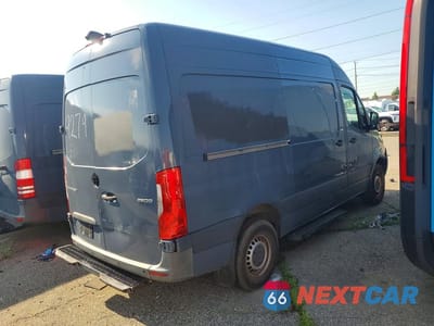 Trzecie zdjęcie samochodu z tyłu: 2019 MERCEDES-BENZ SPRINTER 2500/3500 DELIVERY VAN VIN:WD4PF0CD7KP099279 - miniatura