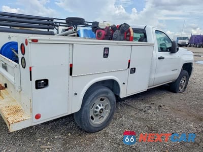 Trzecie zdjęcie samochodu z tyłu: 2017 CHEVROLET SILVERADO VIN:1GB0CUEGXHZ276797 - miniatura