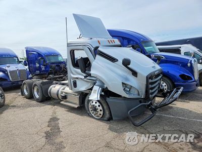 Czwarte zdjęcie samochodu z boku: 2024 FREIGHTLINER CASCADIA 126 SEMI TRUCK VIN:1FUJHLDV8RLUP2679 - miniatura