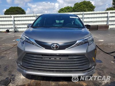 Piąte zdjęcie samochodu w środku: 2026 TOYOTA SIENNA XLE 8-PASSENGER VIN:5TDYRKEC4TS307907 - miniatura