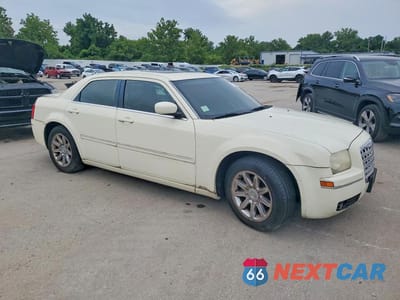 Czwarte zdjęcie samochodu z boku: 2006 CHRYSLER 300 TOURING VIN:2C3KA53G36H497386 - miniatura